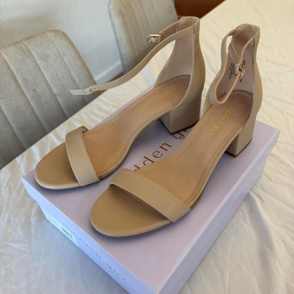 Madden-girl Women's Tan and Cream Courts